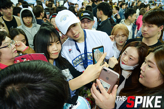 S180330YW48.jpg