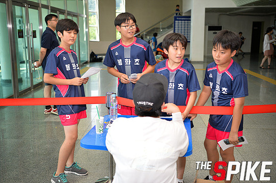 S180727YW593.jpg