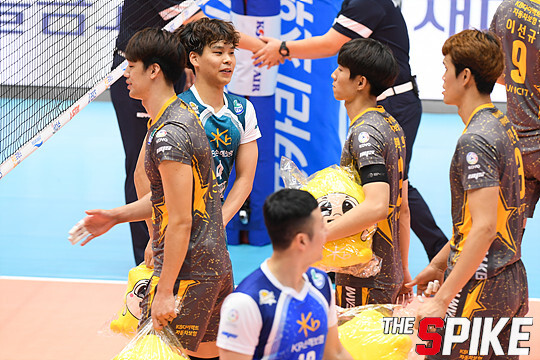 S180909YW620.jpg