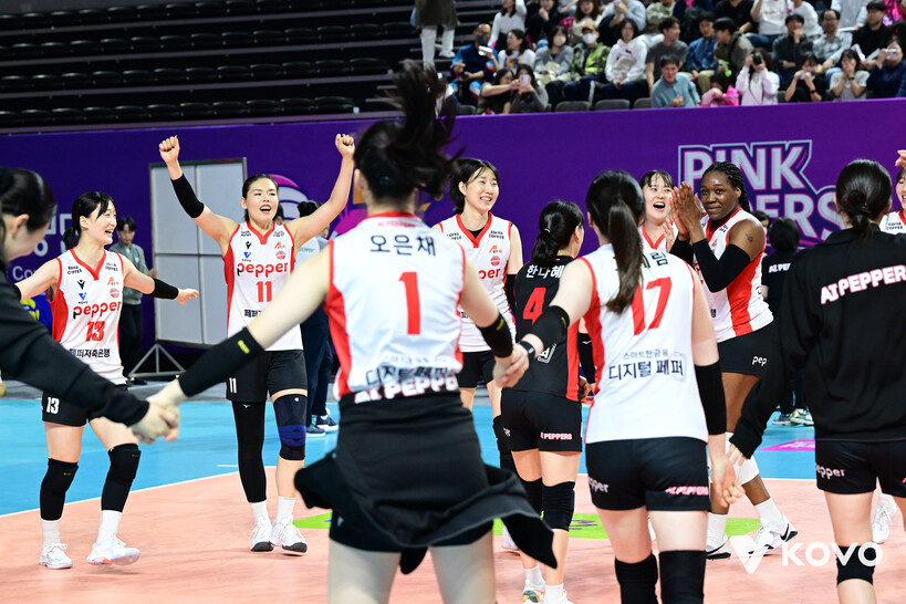 조이 V-리그 데뷔전서 16점 페퍼저축은행, 흥국생명 4연패 몰아