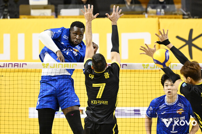 베논 19점 한국전력, KB손해보험 꺾고 3위 도약