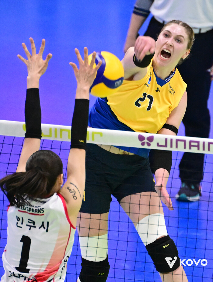 카리 29점 현대건설 '승리하리' 정관장 꺽고 3연패 탈출