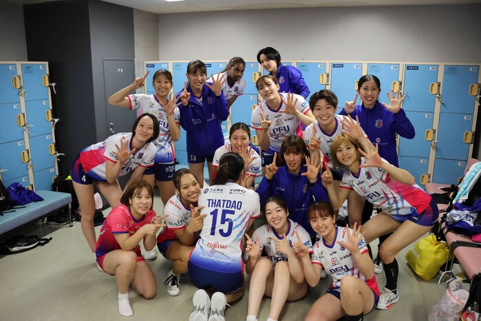 히메지, PFU와 주말 2연전 모두 패 5위로 하락 이재영 1, 2세트 선발 출전